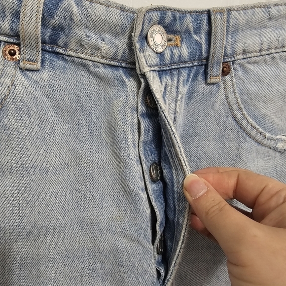 Zara high waist 90s ripped grunge style button light blue jean shorts size 8 - Picture 2 of 11